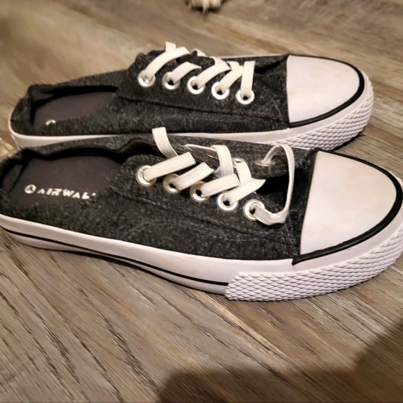 AIR WALK slides - Picture 2 of 4